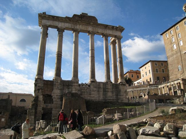 サトゥルヌスの神殿　だったと思う。