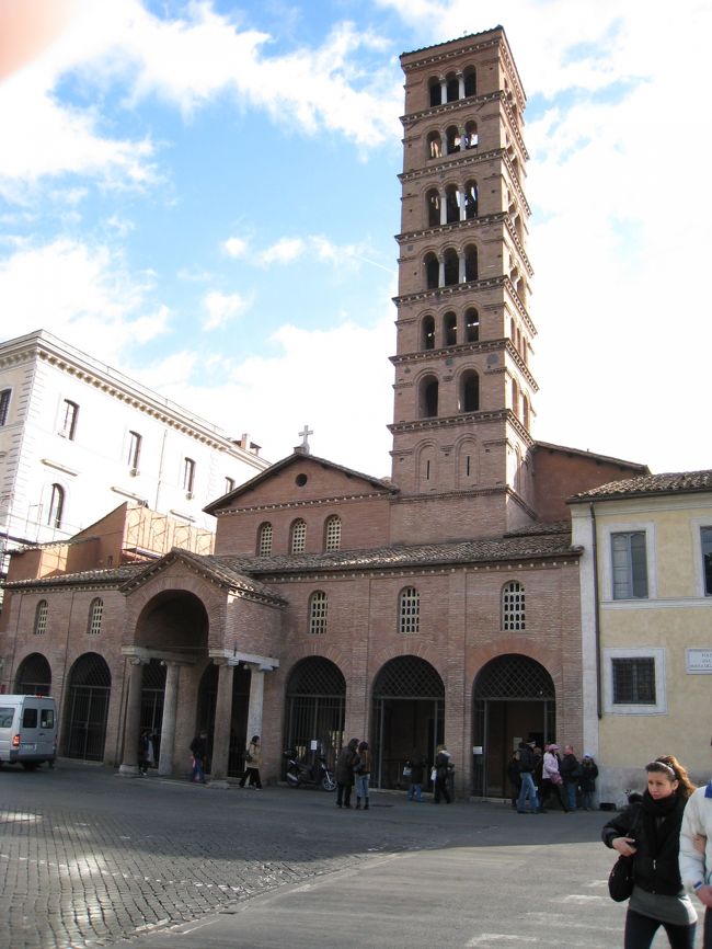 歩いて、真実の口がある<br />サンタ・マリア・イン・コスメディン教会へ行きました。