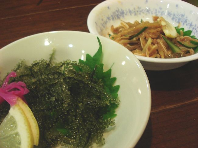 まずは海ぶどうとミミガー。