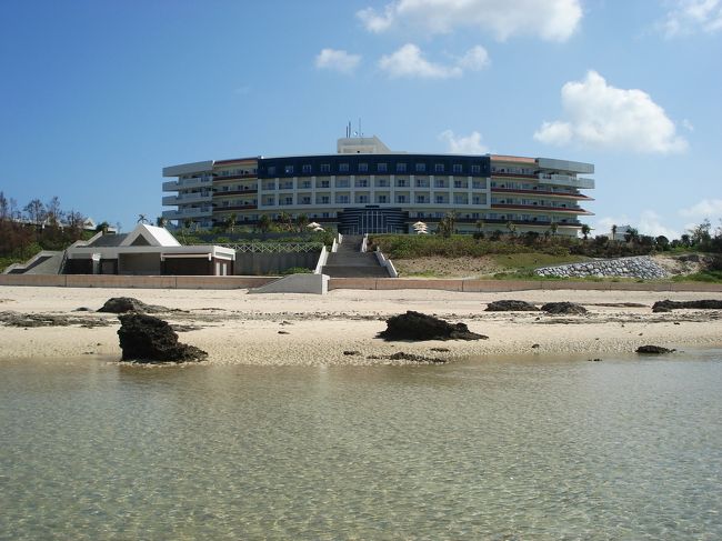 海側から見るホテル。