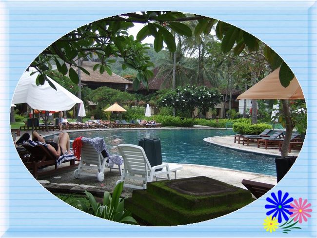 敷地が広大な芝生の中にヨーロッピアンなコテージがあります。<br /><br />プールも充実、ロンボク海峡に面しています。