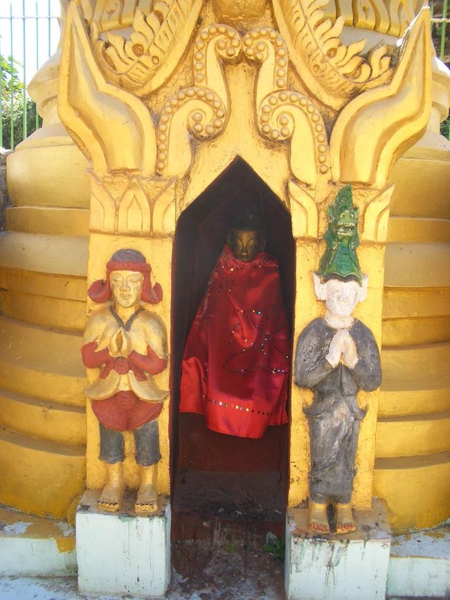 パオ族の祖先の服装。<br /><br />カックーの仏塔群は、ミャンマー様式、シャン様式、パオ様式が混在しています。