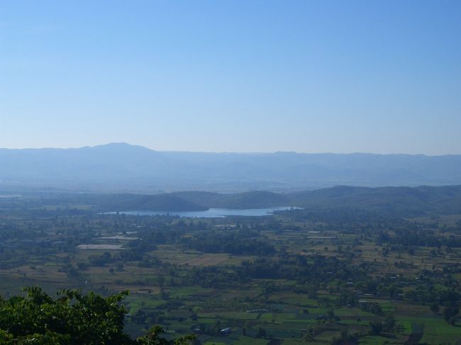 カックーからニャウンシュエに戻る途中に見た風景。