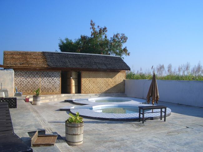 朝８時ごろ行ったので、外国人専用温泉を独り占めできました。<br /><br />ちなみに壁をはさんで隣にあったミャンマー人も入れる温泉は、朝から大盛況でした。