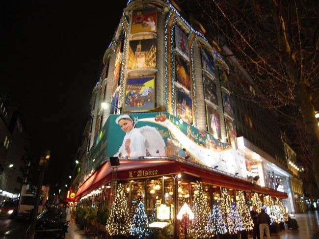 とりあえずシャンゼリゼをコンコルド方向へ下ります。