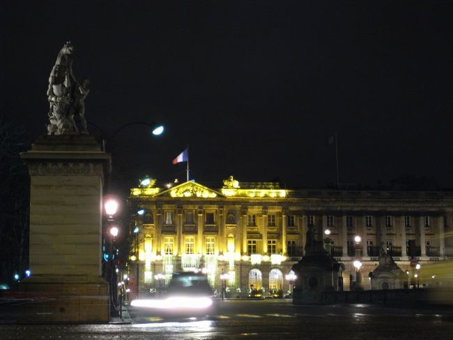 コンコルド広場到着。<br />ホテルクリヨン。