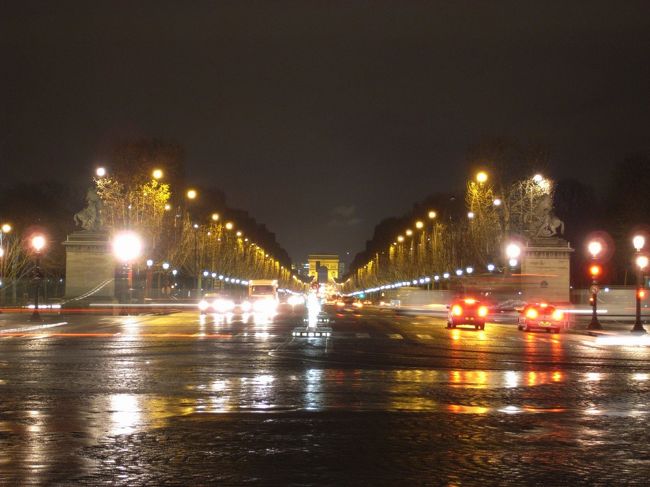 凱旋門側のショット。