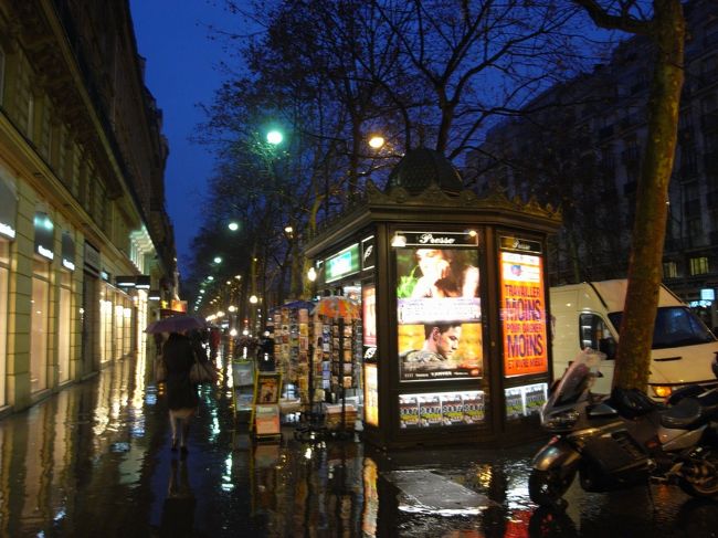 キオスクまで絵になります。