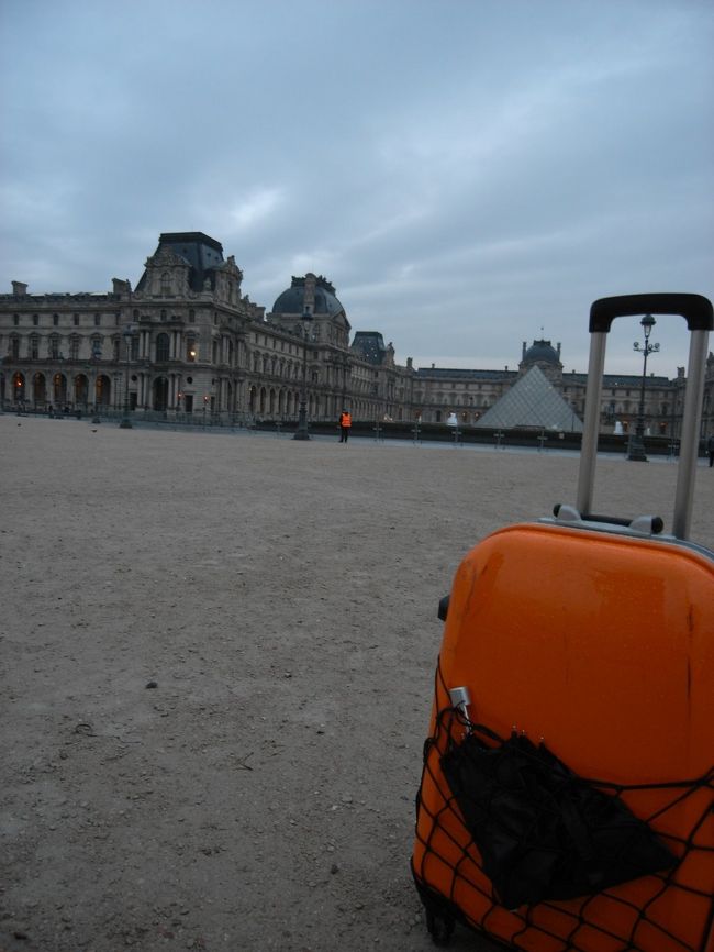 今回一緒に行ったスーツケース。<br />この程度の大きさだったので引きずりまわして歩いても何とかなりました。