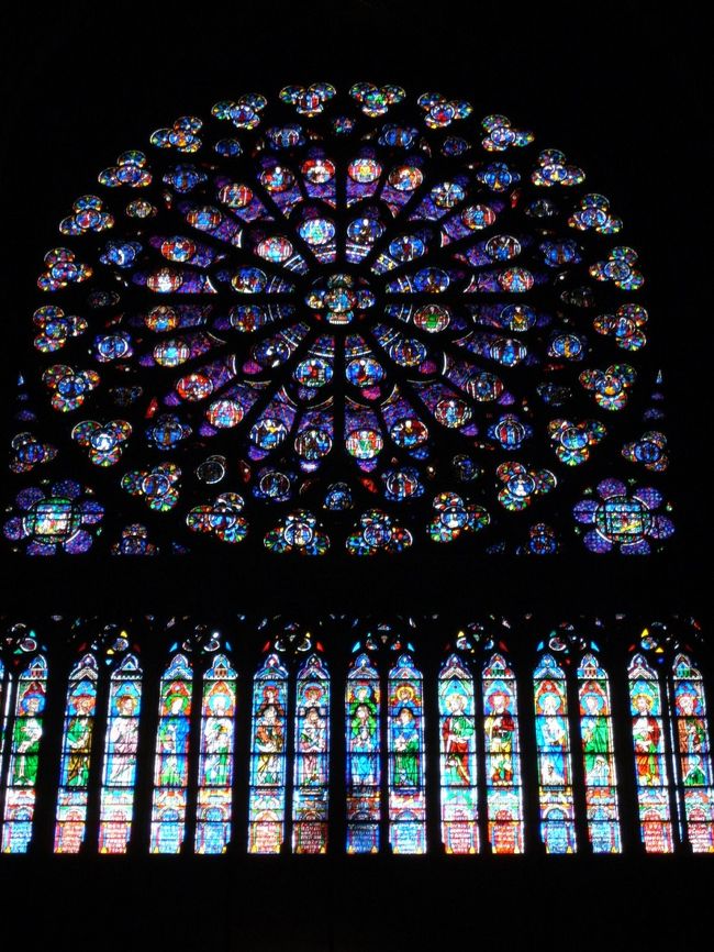 ノートルダムのバラ窓。