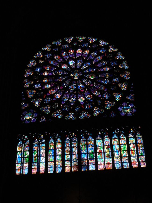バラ窓?<br />サント・シャペルとは色づかいが違いました。