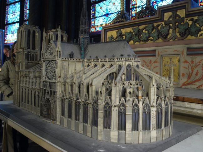 ノートルダム寺院の模型