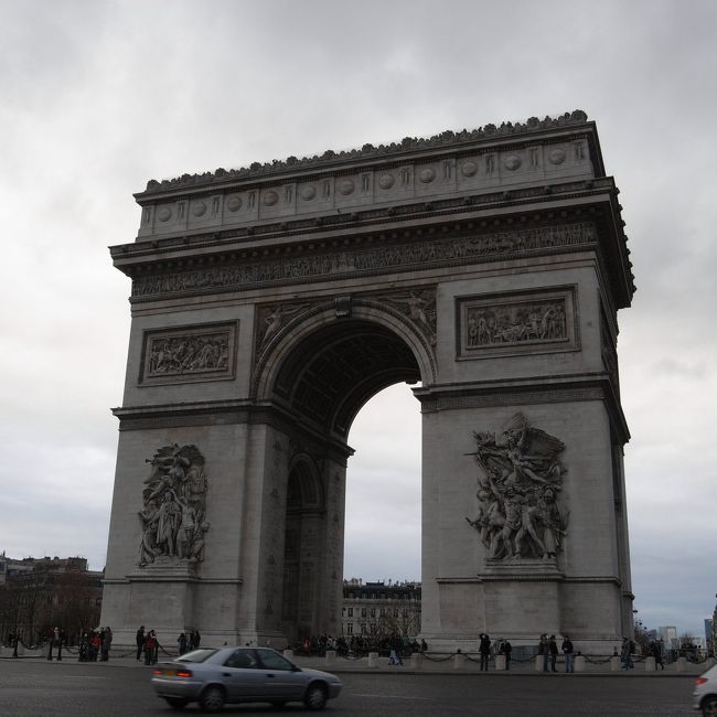 メトロに乗って再度今回のスタート地点凱旋門へ戻ってきました。