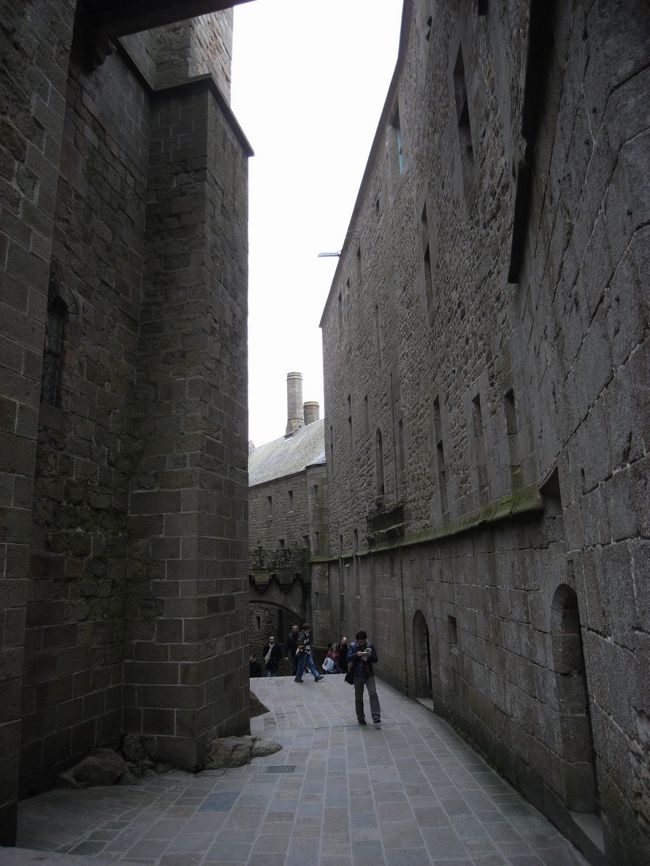 銭洗い弁天への道ではありません。