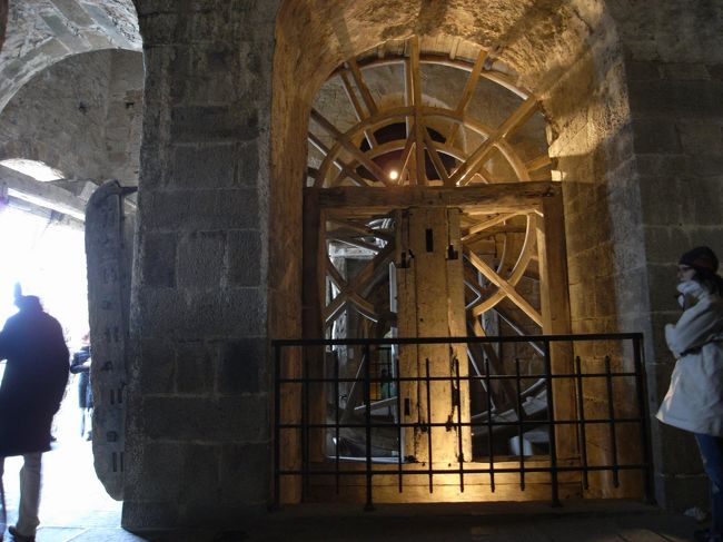 時折鐘の音が聞こえますが、これで鳴らしているようです。