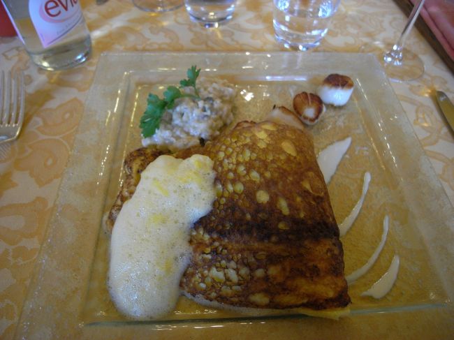 噂のオムレツです。左上のリゾットもおいしかった。