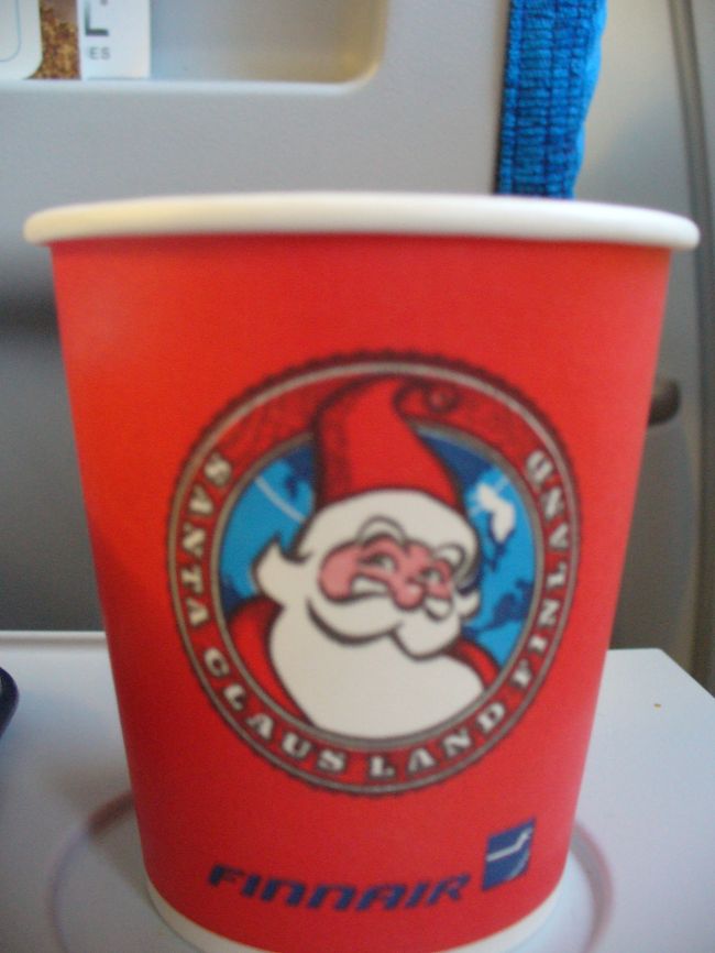 パリ-フィンランド間で使ったフィンエアーの機内で出された飲み物サービスの紙コップ。さすがフィンエアー。こんなところからかわいいです。