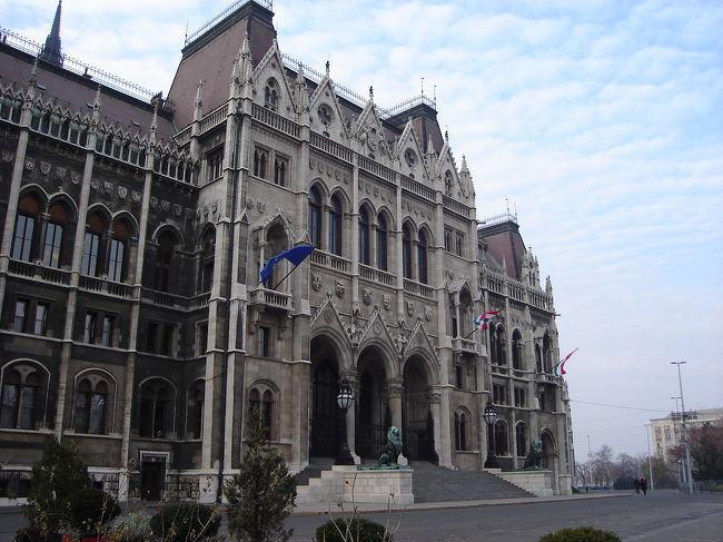 これが世界一美しいと呼ばれる国会議事堂です。納得、脱帽、という感じです。本当に美しいです！！