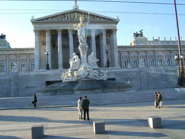 国会議事堂を横切りました。<br />