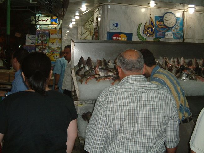 近くのレストランでお魚を食べました。<br /><br />物価が安いからびっくりです、ホント。