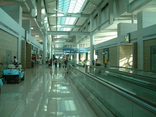 ソウル・仁川空港です。<br /><br />あともうちょいで成田です。<br />エジプトに行ったのに、なぜかおみやげはキムチ。<br />ここで調達して持ち帰る。<br /><br />