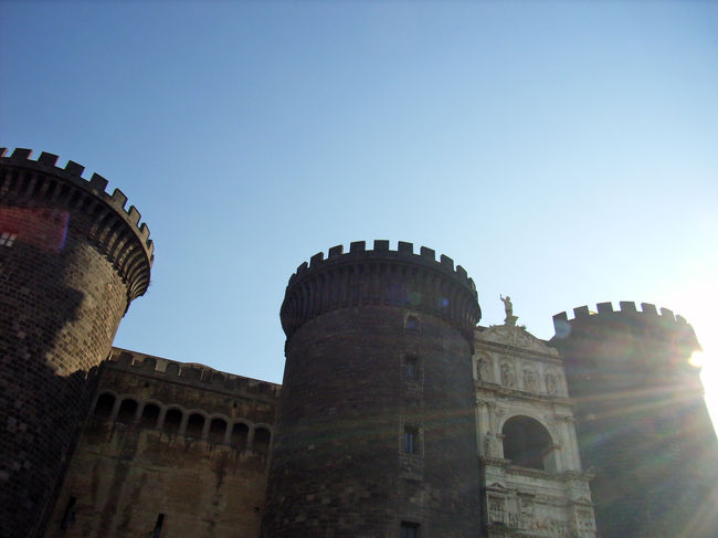 ナポリ　カステル・ヌオヴォ