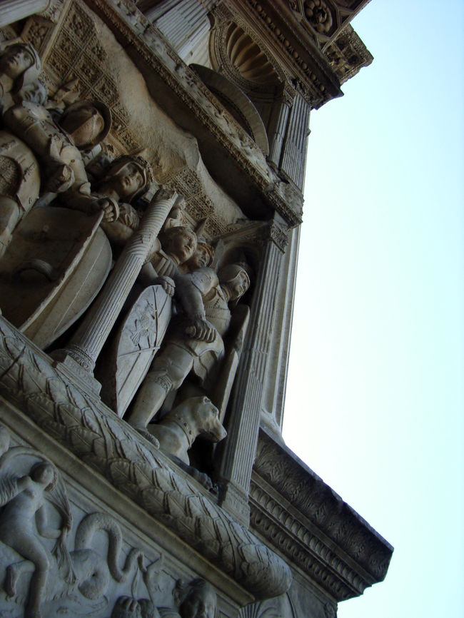 ナポリ　カステル・ヌオヴォの凱旋門の彫刻