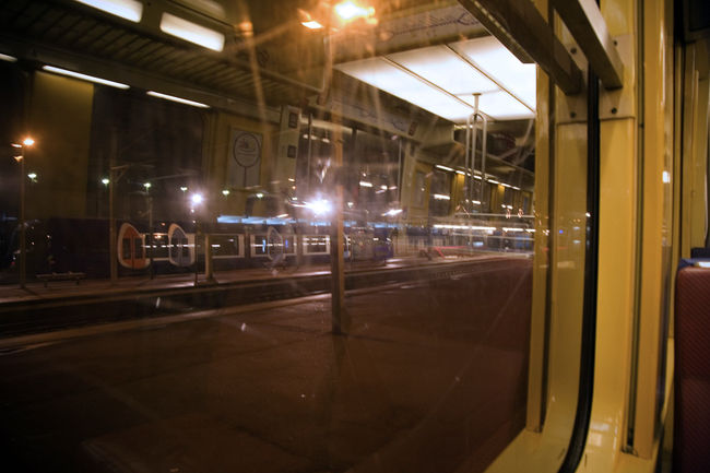 空港からはバスが混んでそうなのでRERでパリ市内へ行くことにしました。切符の自動販売機がうまくいきませんでしたので結局窓口で購入しました。ちょっと時間ロスです。