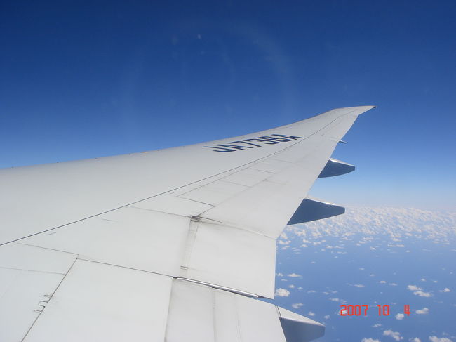 　太平洋上空を飛ぶB777-300ER（トリプルセブン）JA736A。<br />　飛行時間は、成田からニューヨークまでノンストップで約12時間30分。