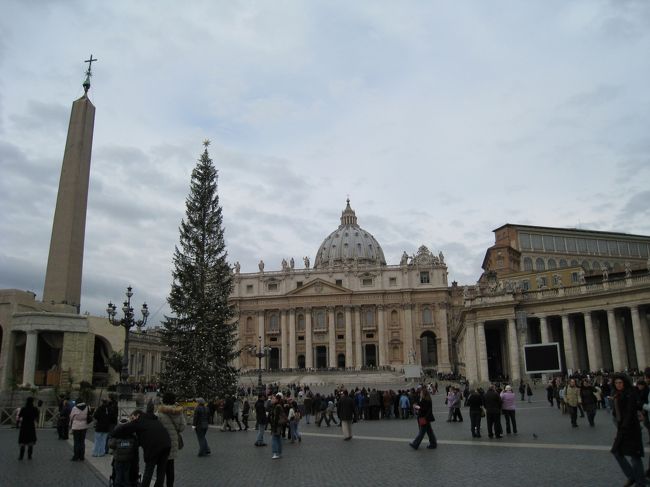 宮殿を出て、サン・ピエトロ寺院のほうへ行きました。