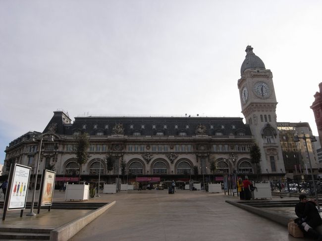 フォンテーヌブローへはバリ・リヨン駅から約４０分です。