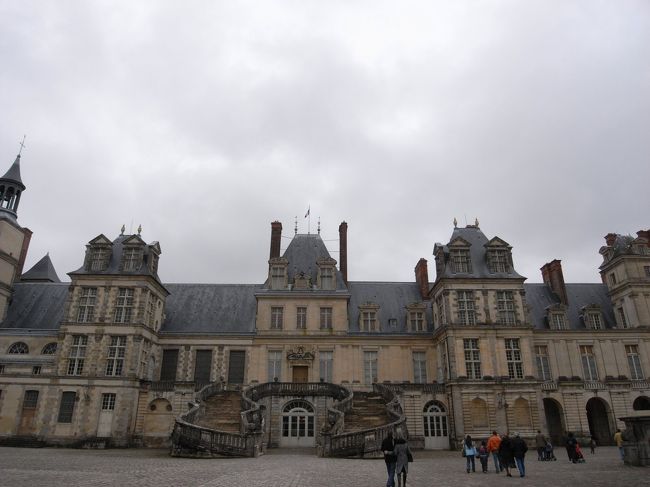 外観は非常に地味な雰囲気