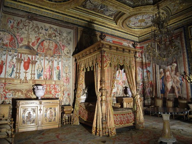 お城の中には非常に多くの部屋があります。<br />各部屋は装飾・色づかいともそれぞれ異なります。