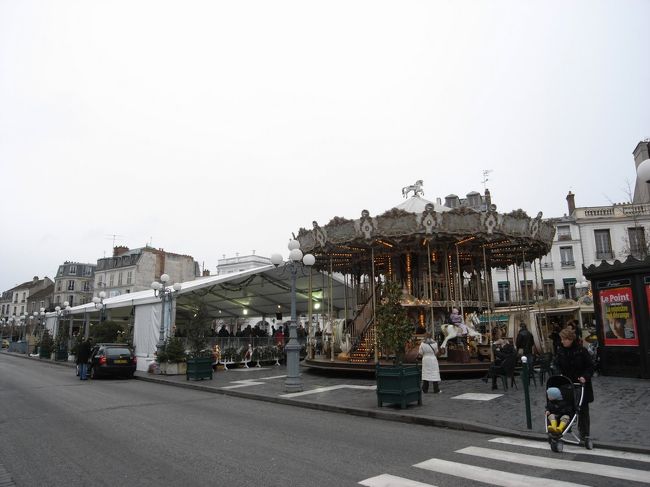 街自体はあまり大きくありません。<br />アイススケートリンクとメリーゴーランドがありました。