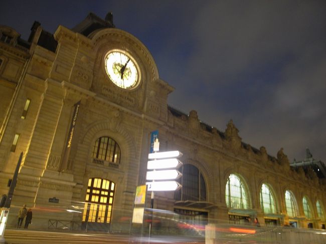 パリへ戻ってきました。オルセー美術館。今回は時間がなく中には入れませんでした。