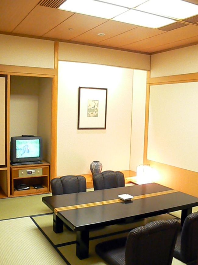 和室にもテレビがあります