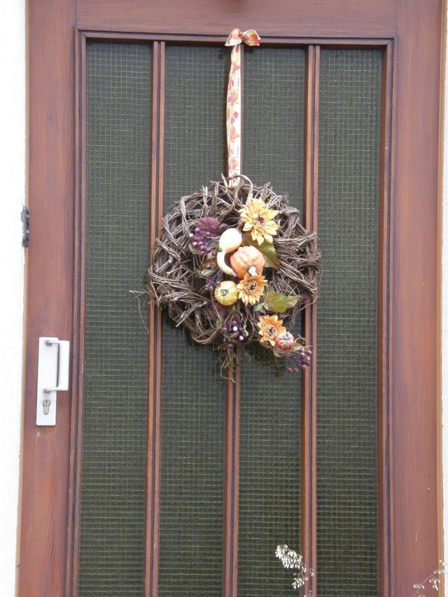 ホテルの近くのお宅のドア・１<br />クリスマス前なのでリースがかかっていました