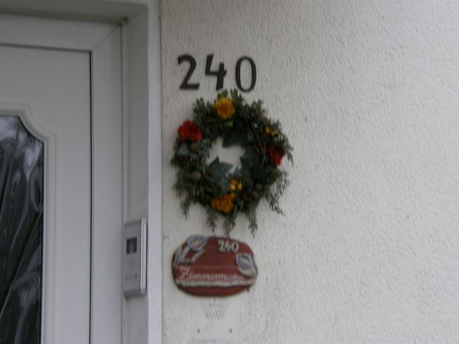 ホテルの近くのお宅のドア・３<br />おしゃれなものが多いです