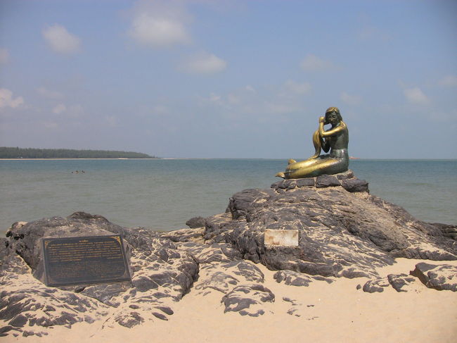 サミラ・ビーチにある「人魚像」はソンクラーのシンボルとなっています。