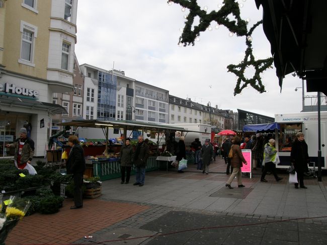 クリスマスマーケットは始まっていませんでしたが、通常のマーケットが！