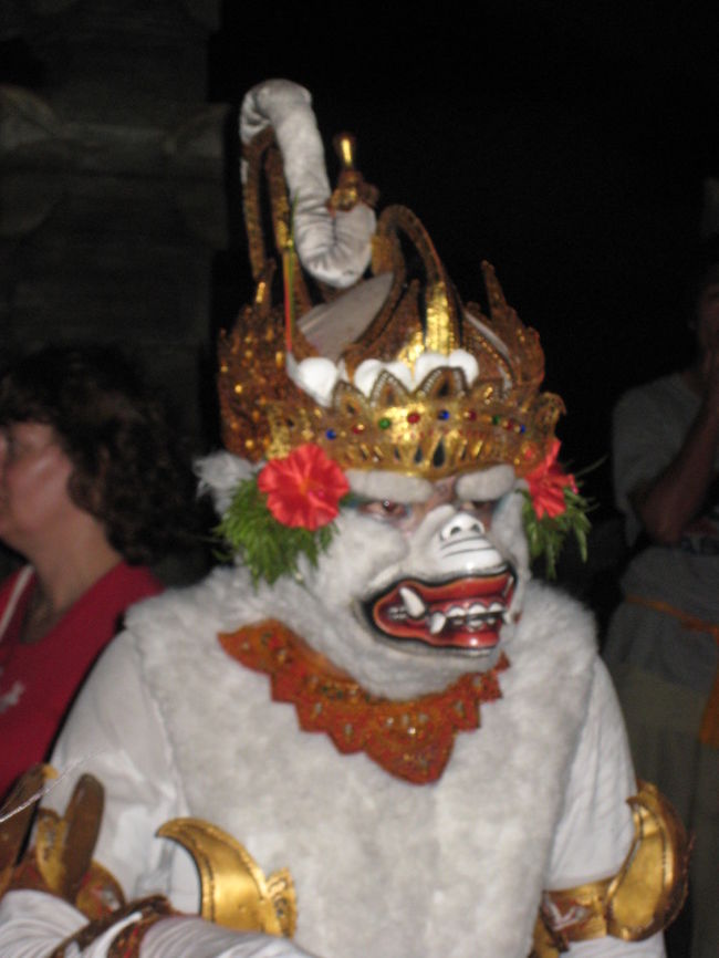 ケチャでは、ラーマーヤナの舞踊もみれます