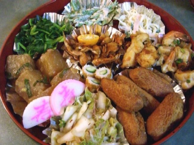 コテージに到着したら、<br />またまたオーナーからの差し入れ。<br /><br />「今日はおつまみ程度ですけど」って、<br />ボリューム満点ですよ。<br />もちろんどれもとってもおいしい。<br /><br />ついでにタコスも大好評。<br />タコライスは食べ切れなくて<br />次の日の朝ごはんとなった・・・・<br /><br />