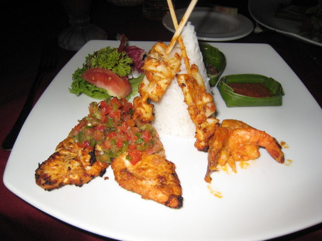 夜はインドネシア料理です、<br />とっても辛かった