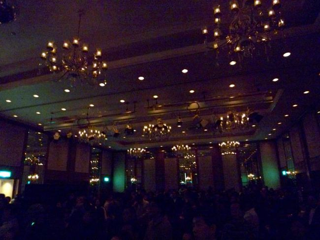 ようやくお楽しみのビンゴ大会のはじまりです・・・<br />と、思いきや