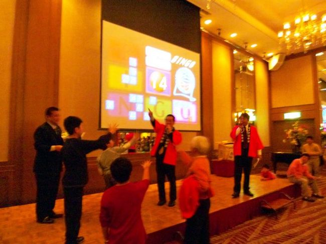 このビンゴはビンゴになっても商品をもらえるのはじゃんけんに勝った一人だけ<br />負けるとプール利用券等粗品になってしまいます