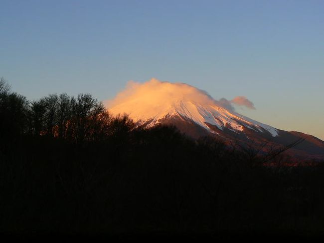 ０７：００　<br />富士山が真っ赤に染まります