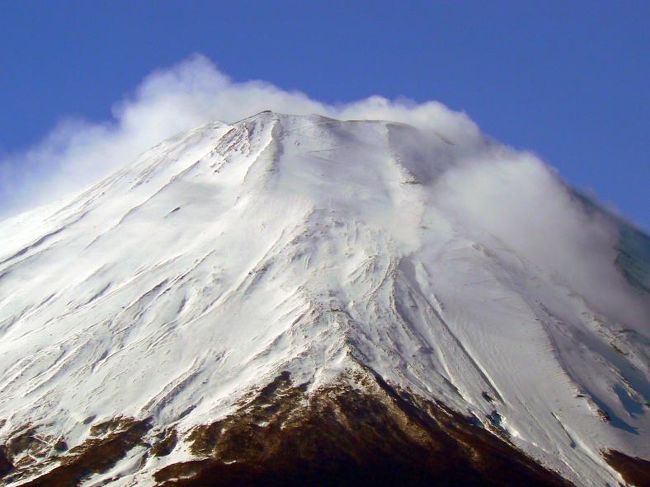 山頂は相当風が強いようで