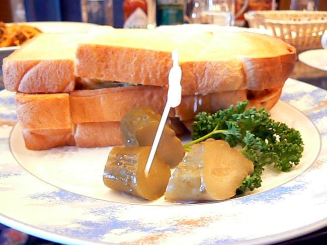 ３段重ねのクラブハウスサンドは