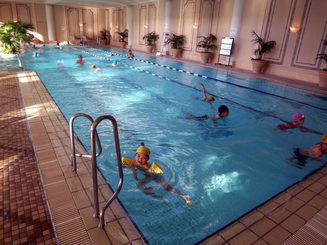 次はプールに行きました