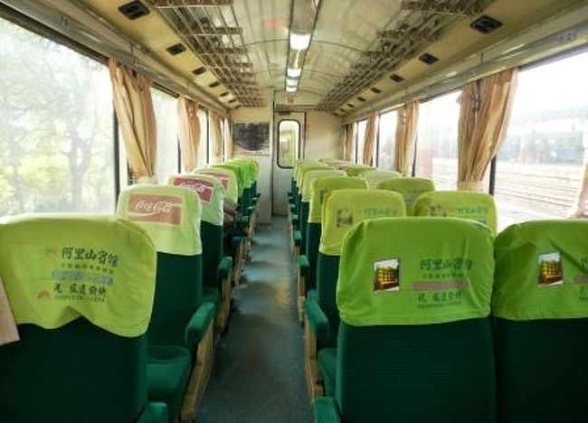 車内は狭いです^^;<br />車両ごとに冷房が効いて、トイレもあります。